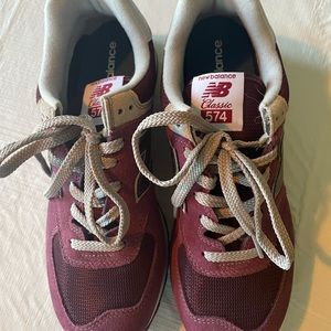 NEW.  Mens Size 9 New Balance Classic 574 Runners.  Burgundy Color